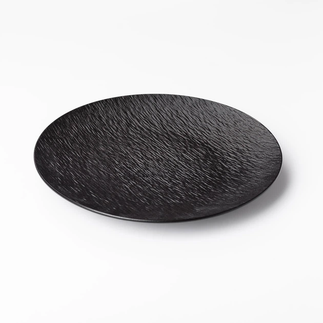 Farfurie ceramică neagră mată cu textură granulată